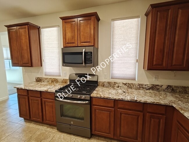 Building Photo - 12812 N Camino Vieja Rancheria