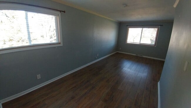 Building Photo - Spacious 4 bedroom 2 Bath Single Family Mt Pleasant