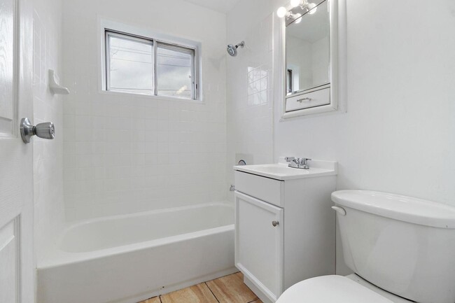 Building Photo - 1180 Larkdale Row