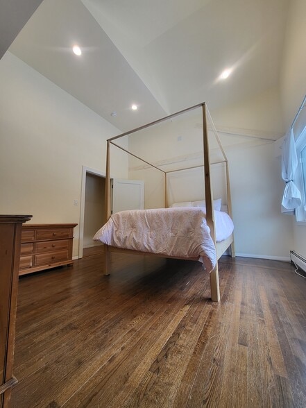 Bedroom 1 - 2560 U.S. 9