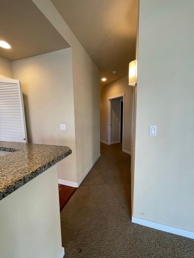 Building Photo - Downtown Redmond unit in the Cleveland Bldg with one assigned parking spot included in the rent!