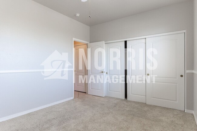 Building Photo - Beautiful Home Located in The Links