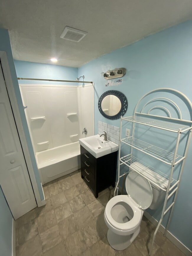 Building Photo - 214 E Williams St