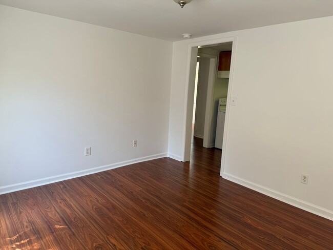 Building Photo - Maryville 37804 - 1 bedroom, bath in duplex, bottom unit - Contact Sharon Arnwine (865) 313-7215