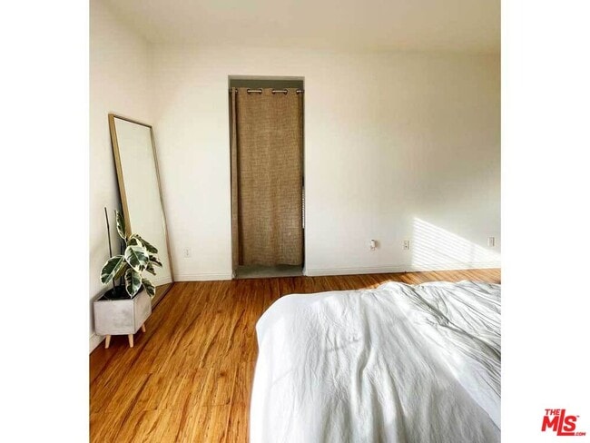 Building Photo - 10533 Maple Ln