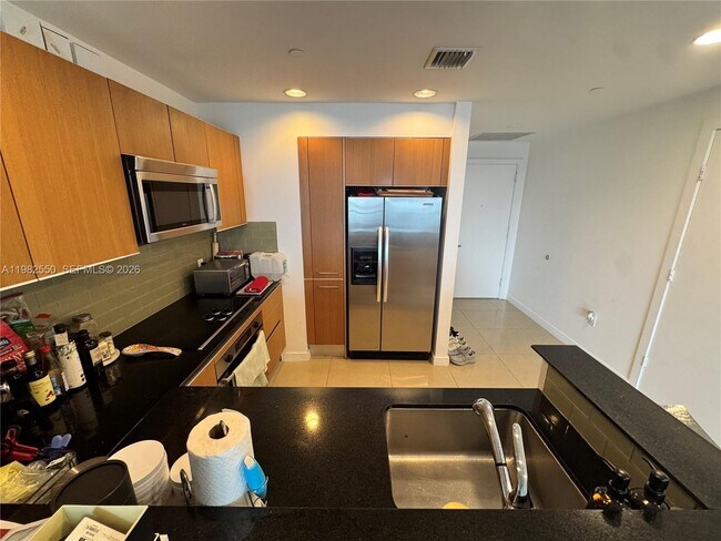 Building Photo - 1060 Brickell Ave