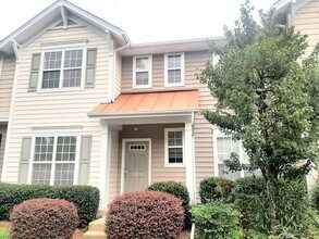 Building Photo - Spacious 3 Bedroom Townhome in South Durham