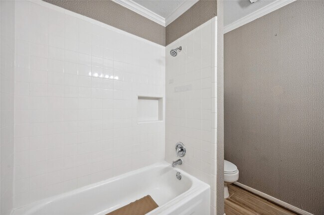 Building Photo - 2159 River Village Dr