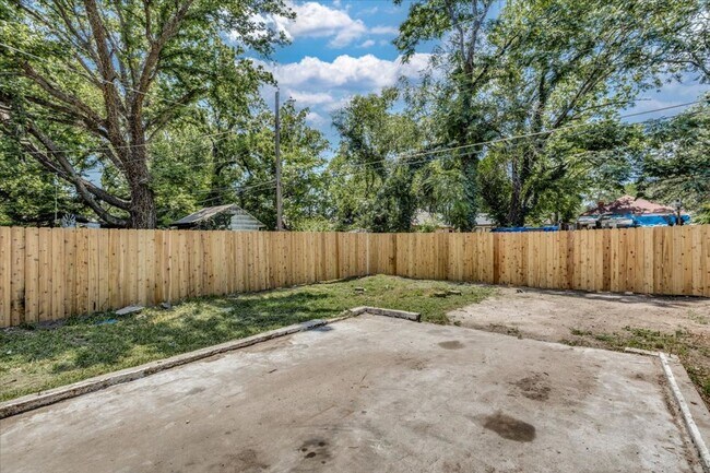 Building Photo - Riverside home for rent