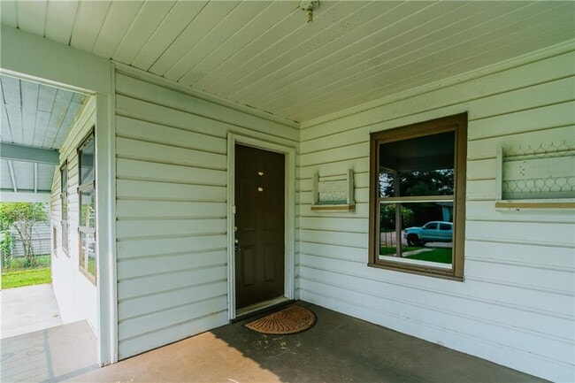 Building Photo - 100 Esplanade Ave