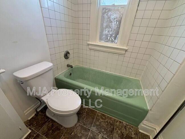 Building Photo - 1631 S 500 E