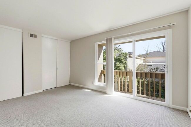 Building Photo - Sunset Park Townhouse Available for Rent!