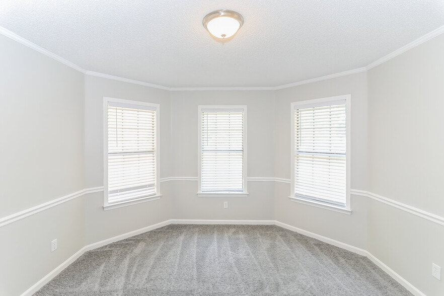 Building Photo - 2969 Forest Edge Dr