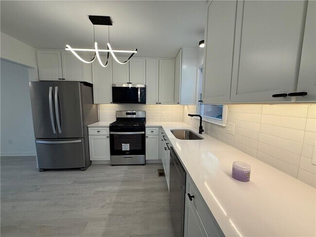 Building Photo - 3663 Heatherwood Dr NE