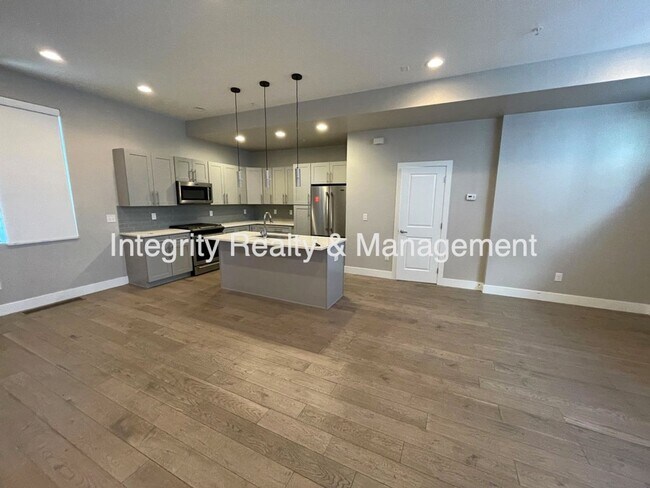 Building Photo - 2815 W 25th Ave