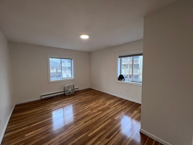 Building Photo - 50 Seymour St