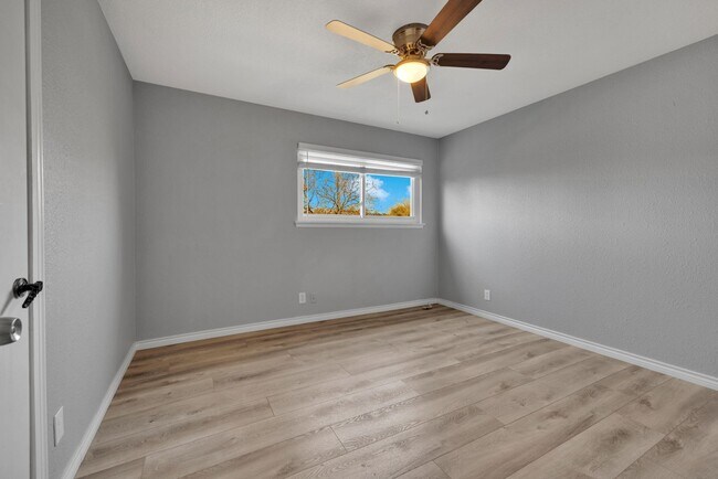 Building Photo - Beautiful home available in Castle Hills!