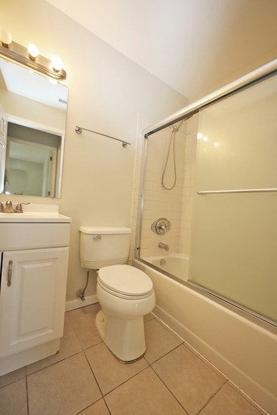 Building Photo - 8 Gant Cir