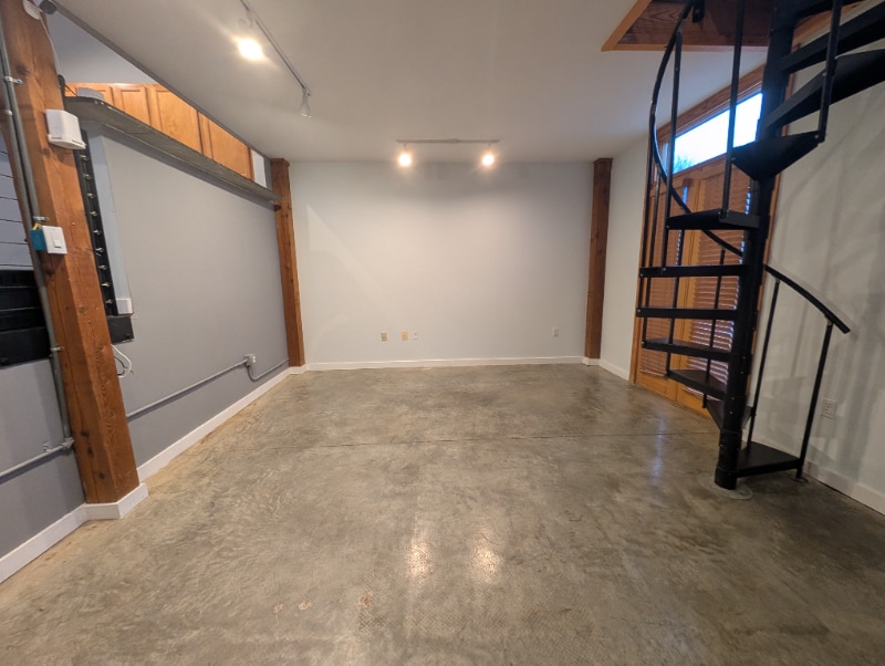 Building Photo - 174 Chester Ave SE