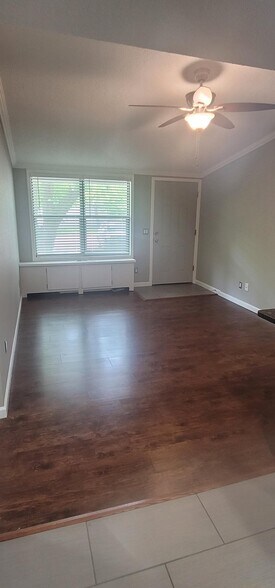 Building Photo - 121 Waterbury Ct