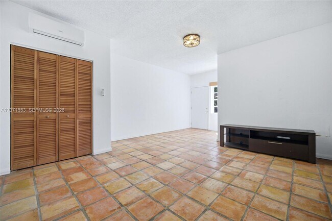 Building Photo - 2300 S Miami Ave