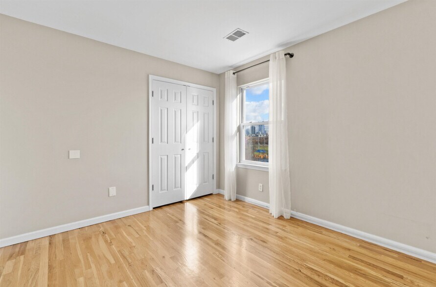 Building Photo - 431 Bramhall Ave