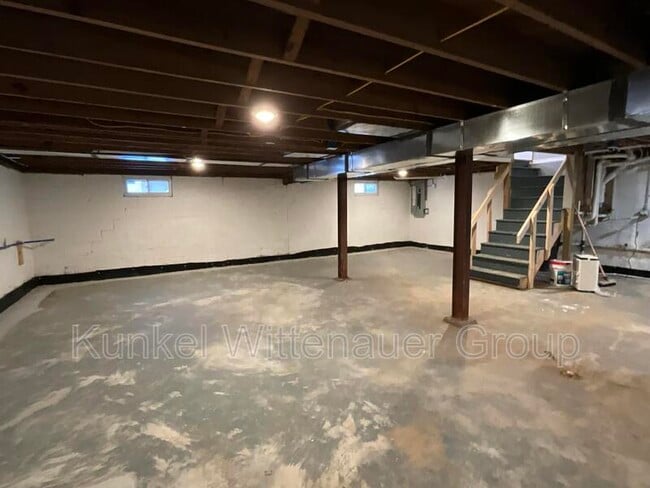 Building Photo - 132 N 82nd St