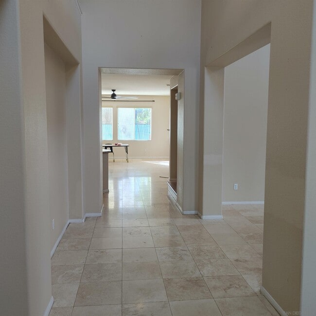 Building Photo - 382 Edgewater Dr