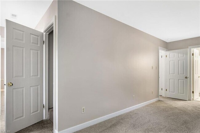 Building Photo - 107 Oak Ridge Ct