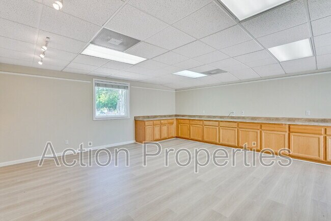 Building Photo - 3806 Century Dr
