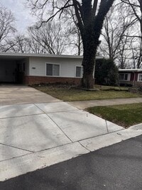 Building Photo - 445 Tomahawk St