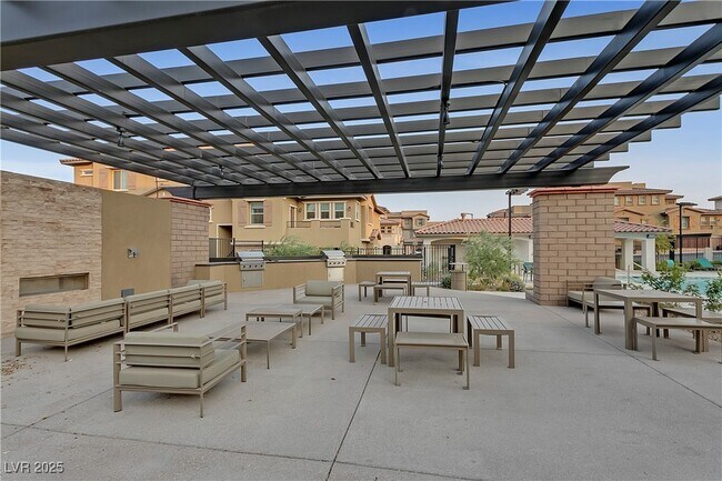 Building Photo - 41 Lomita Heights Dr