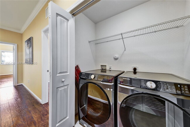 Building Photo - 346 NE 47th Pl