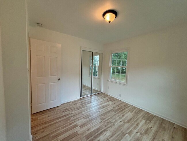 Building Photo - 163 Alva Cir