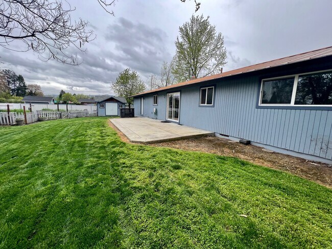 Building Photo - 990 Janes Rd