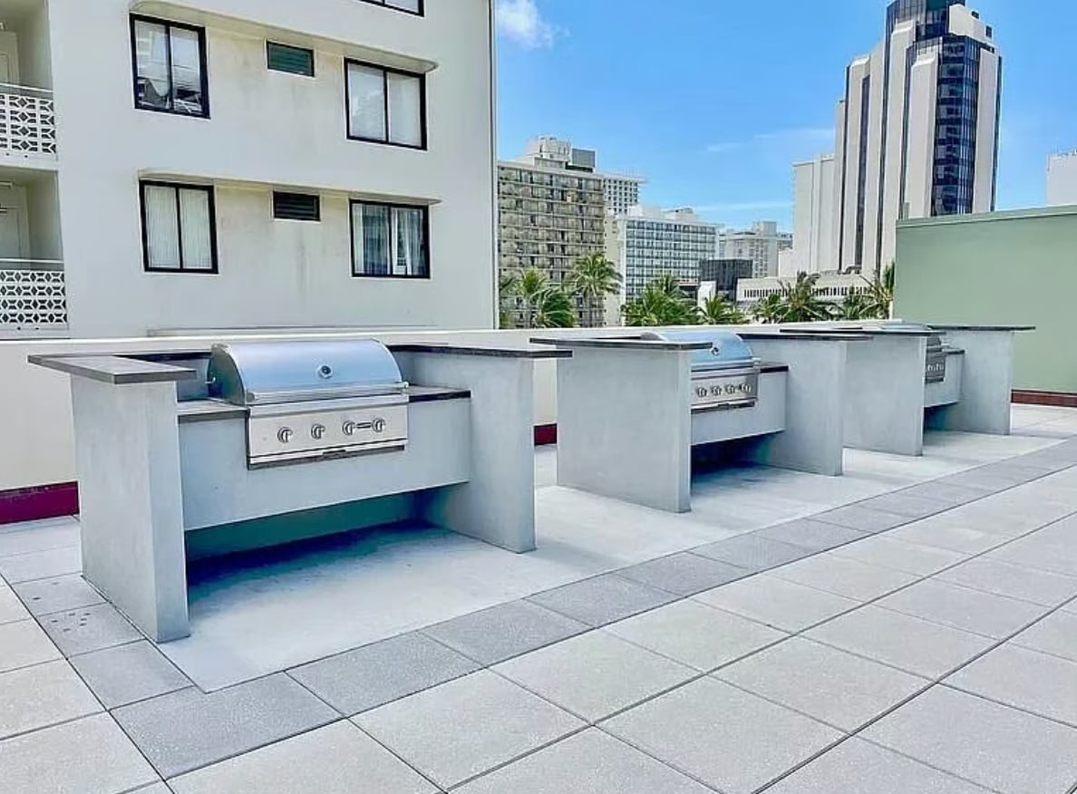 Building Photo - 2211 Ala Wai Blvd