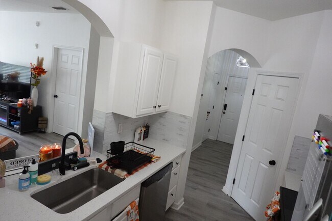 Building Photo - Stone Bridge