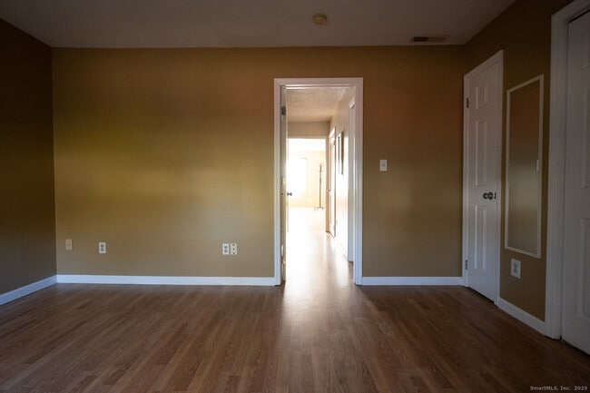 Building Photo - 310 Booth St