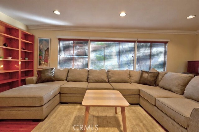 Building Photo - 2895 Woodlawn Ave