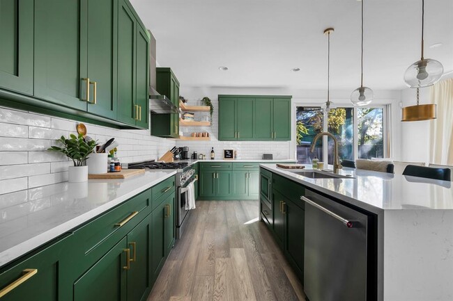 Primary Photo - 404 Powell Cir