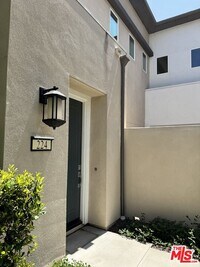 Building Photo - 224 Follyhatch