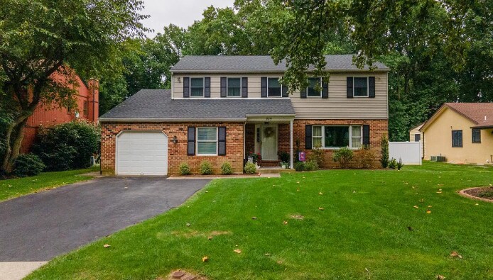 Building Photo - 929 Clyde Ln