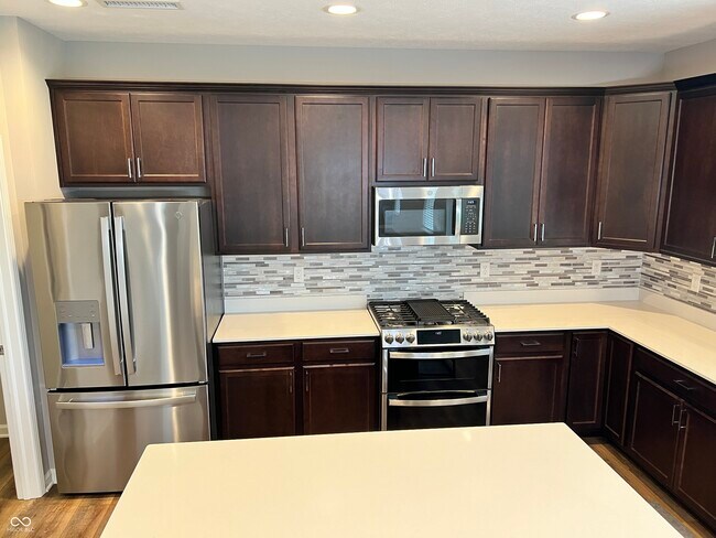 Building Photo - 5656 Grosbeak Dr