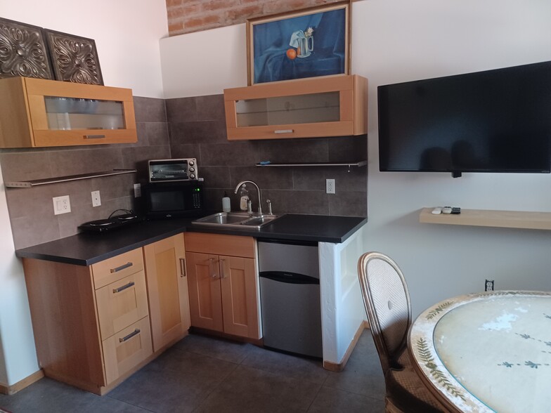 Building Photo - 6890 N Casas Adobes Dr