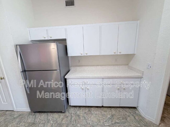 Building Photo - 5688 Fischer Dr