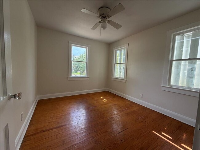 Building Photo - 3815 W De Leon St