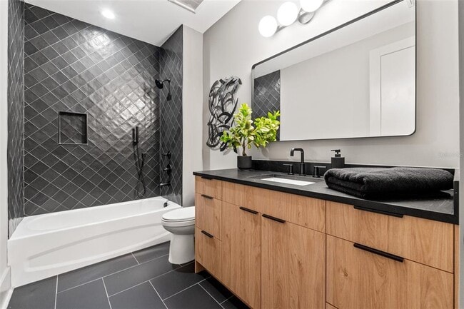 Building Photo - 807 W Park Ave