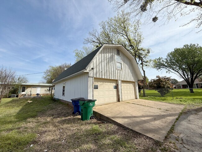 Building Photo - 137 Pearce Dr