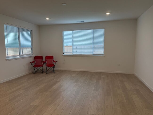 Building Photo - Beautiful Sacramento 5 Bedroom 3 Bathroom 3000 Sqft. Home for Rent