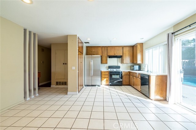 Building Photo - 324 S Palo Cedro Dr